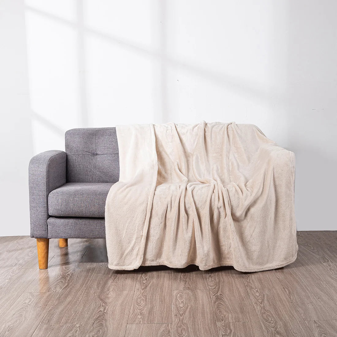 Homesol® Silky Fleece Blanket – Super Soft & Warm for Bed, Sofa, and Armchair