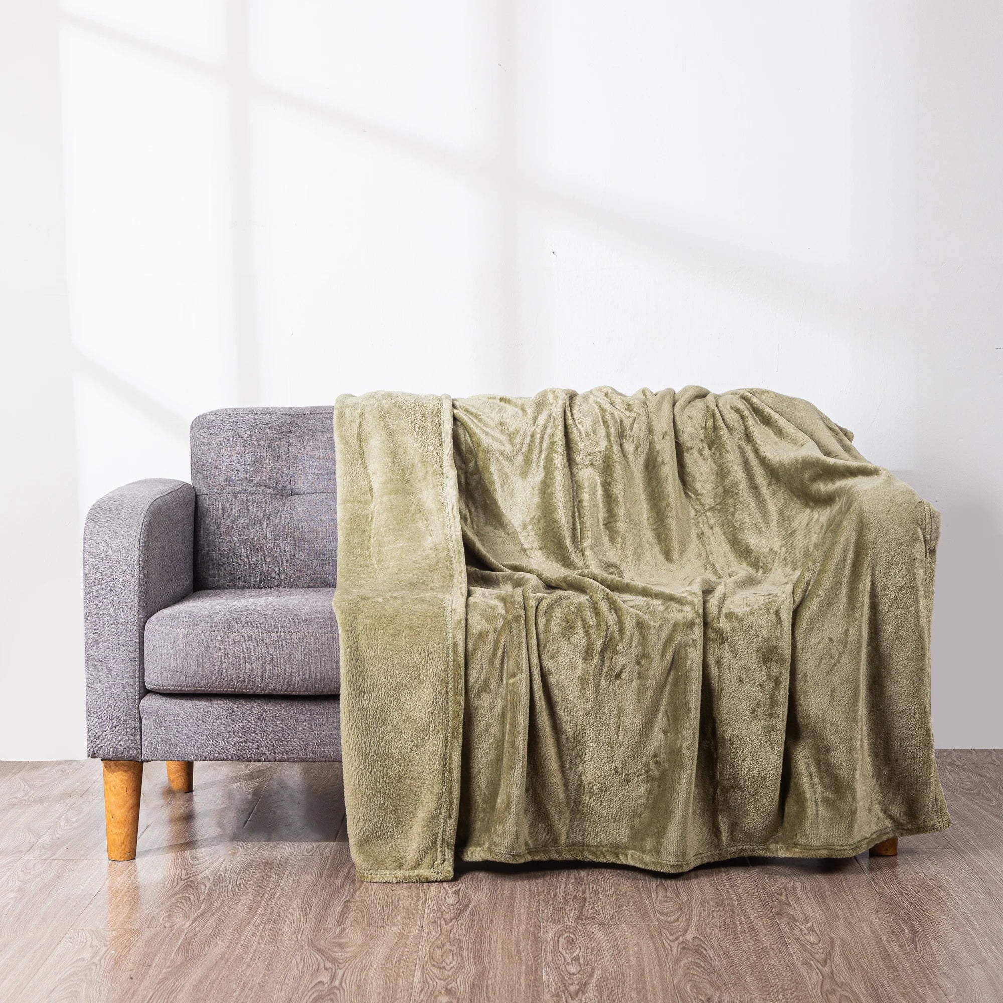 Homesol® Silky Fleece Blanket – Super Soft & Warm for Bed, Sofa, and Armchair