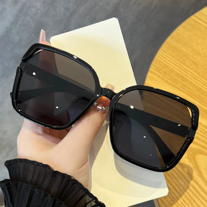 Vintage Oversized Gradient Sunglasses – Retro UV400 Shades for Women & Men