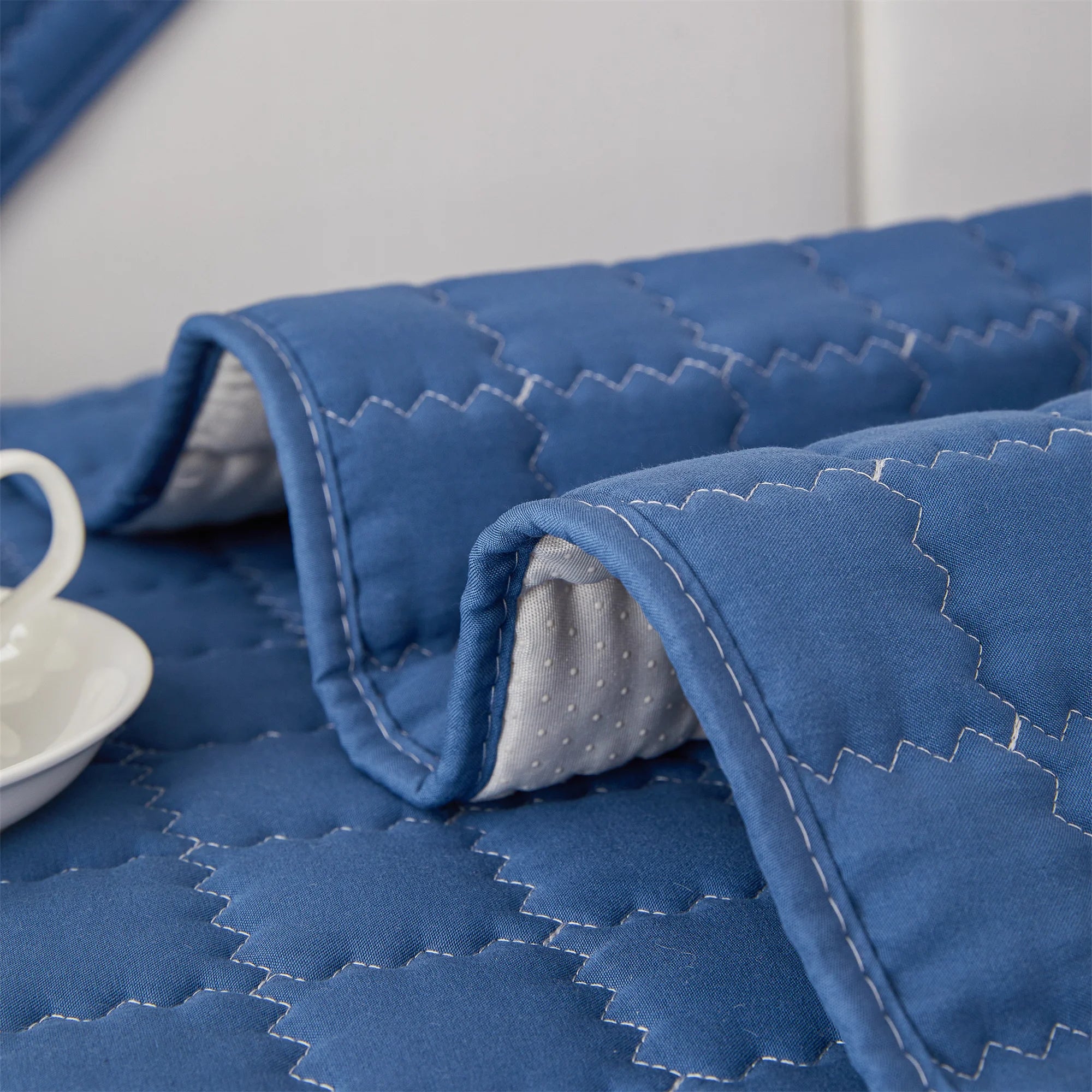 1pc Plain Simple Solid Quilted Anti-Slip Sofa Cover, Sofa Slipcover Furniture Protector For Bedroom Office Living Room Home Deco