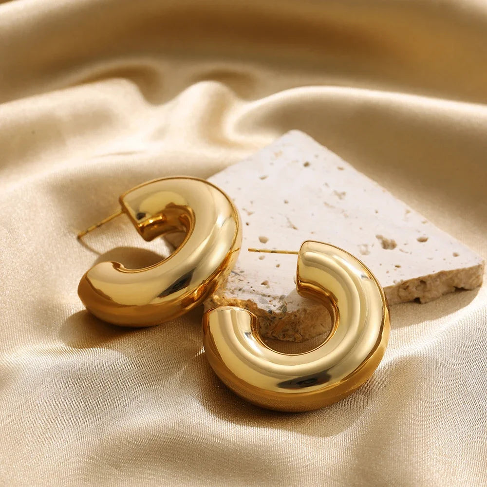 Classic Gold-Plated Chunky Hoop Earrings – Smooth Round C-Shape Stainless Steel Fashion Jewelry for Women
