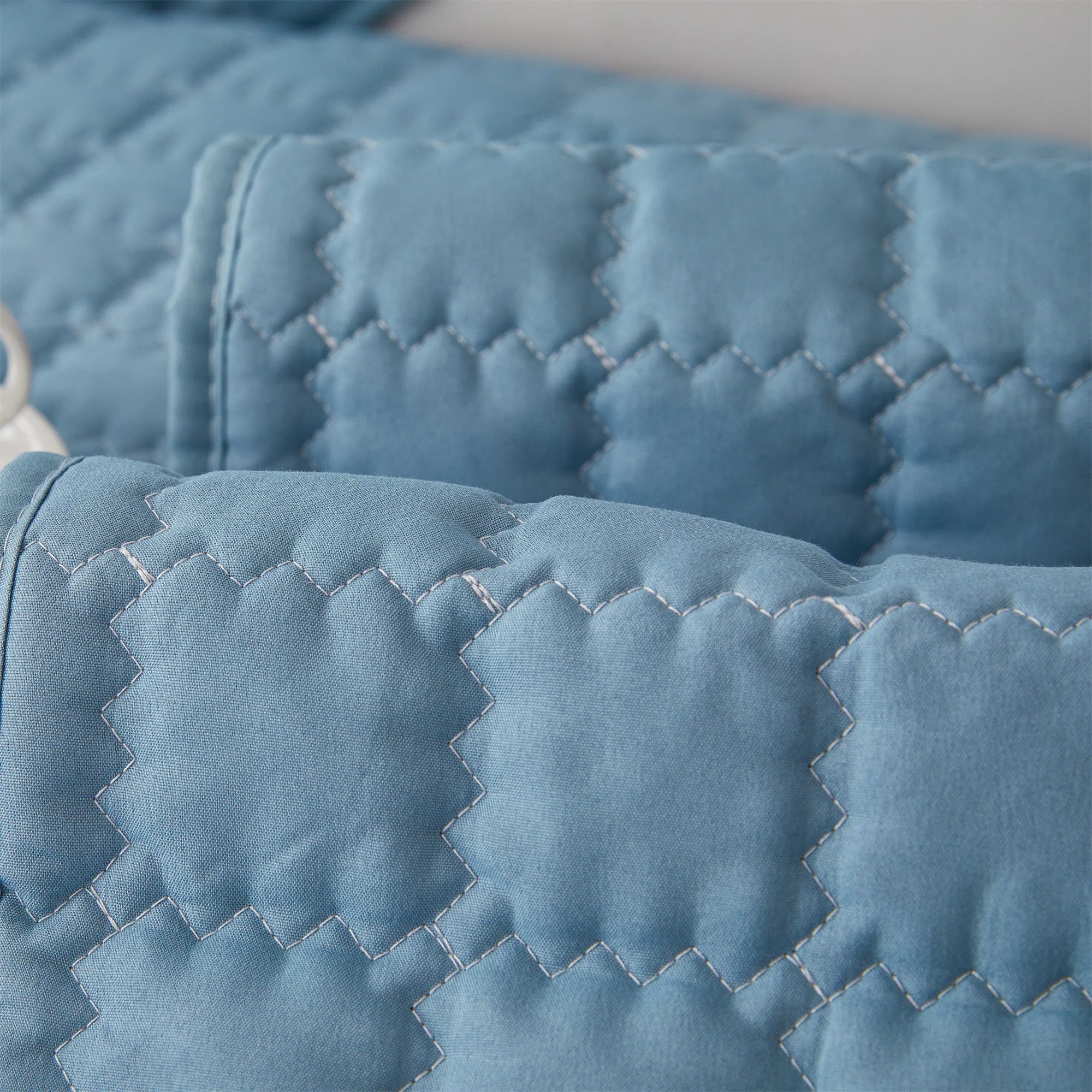 1pc Plain Simple Solid Quilted Anti-Slip Sofa Cover, Sofa Slipcover Furniture Protector For Bedroom Office Living Room Home Deco