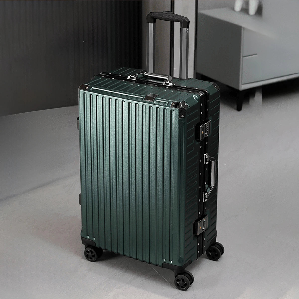 Aluminum Frame Rolling Luggage – 20/24/26/28 Inch USB Travel Suitcase with Combination Lock