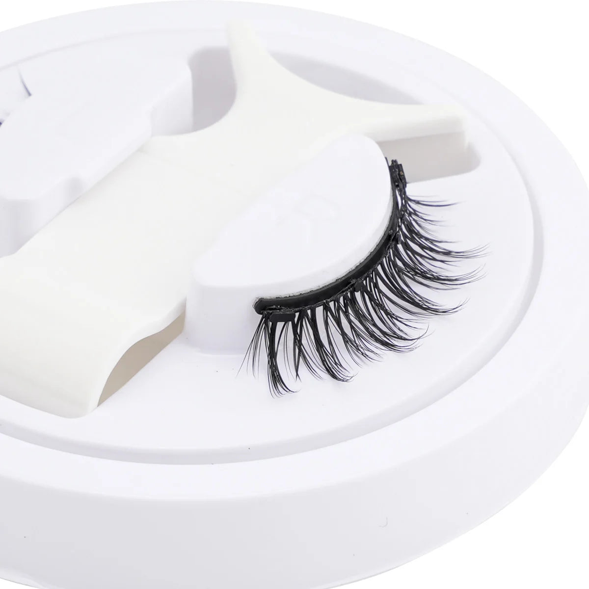 LashLuxe™ – Reusable Magnetic Mink Lashes & Tweezers Set for Effortless Glam