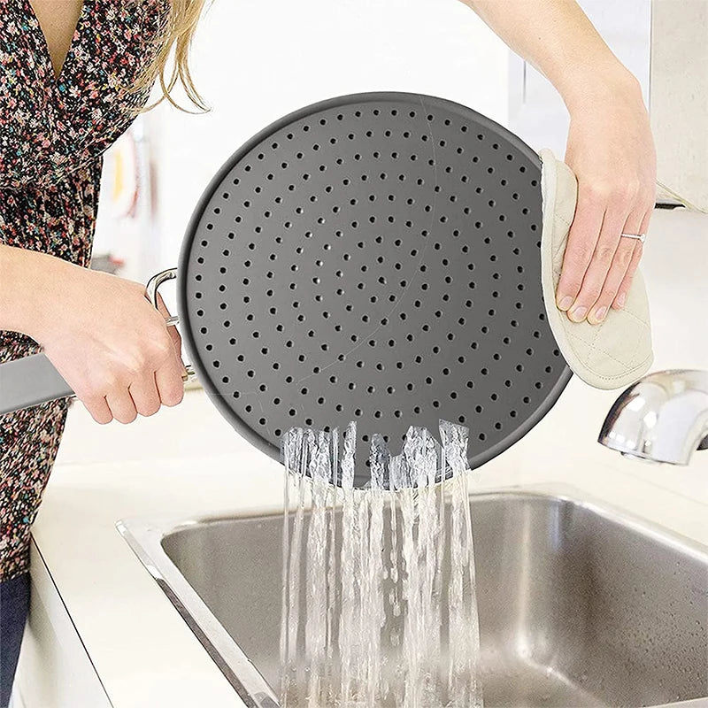 Silicone Kitchen Splatter Screen – Heat-Resistant Oil Splash Guard with Handle